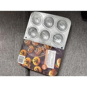 Wilton Petite Pumpkin Pan – Halloween Cake Pan – Jack-o’-Lantern Mold – NEW